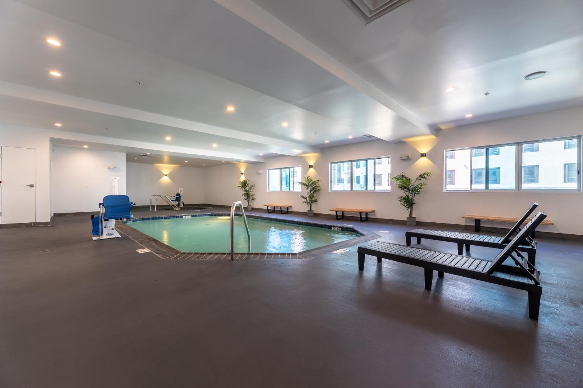 Hotel Mai Downtown Лонг Бийч Екстериор снимка